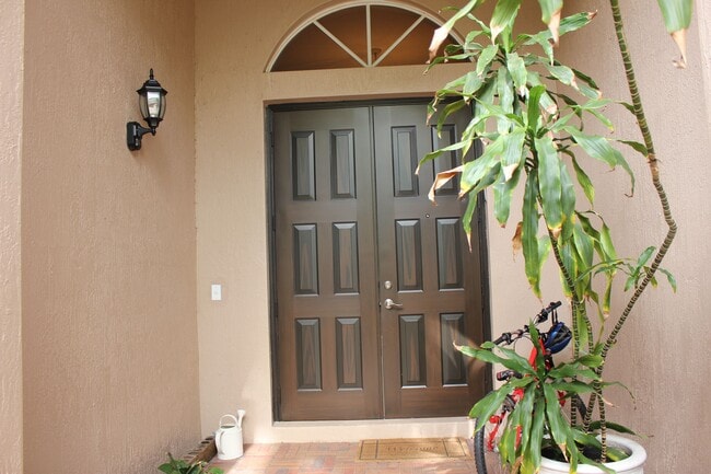 Building Photo - 1342 Crossbill Court
