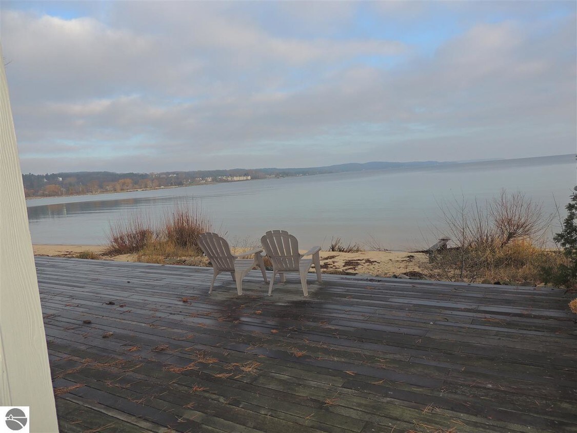 Primary Photo - 213 S Shore Dr