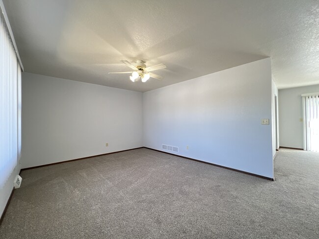 Building Photo - 3690 Keystone Dr