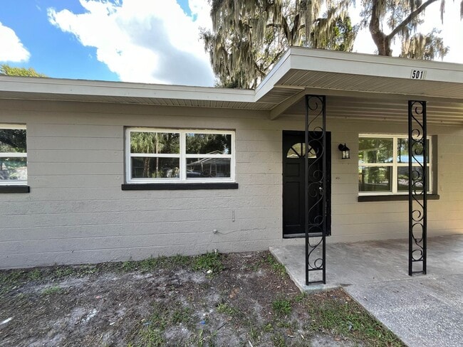 Photo - Charming 3 Bed 1 Bath Plant City!! House