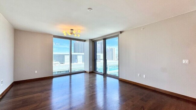 Building Photo - 1555 Kapiolani Blvd
