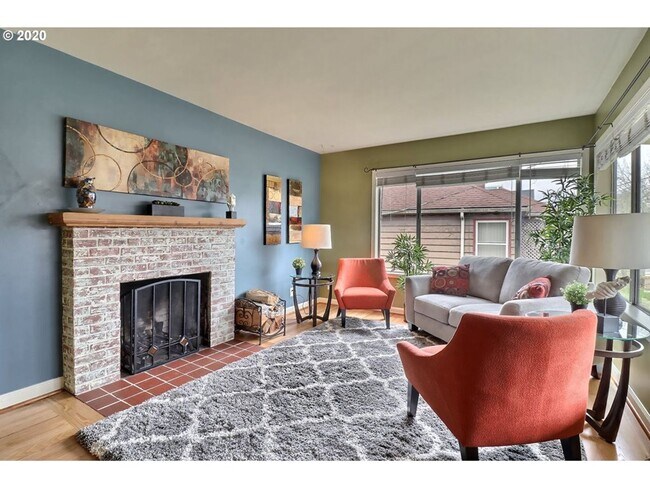 Foto del edificio - Gorgeously Modern 3Bed, 2Bath with HUGE re...