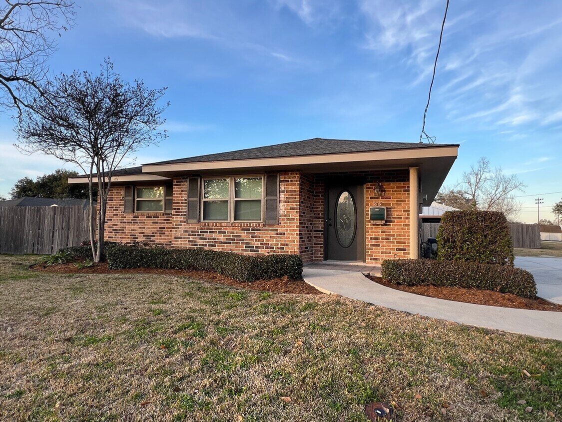 Primary Photo - 202 Avenue A