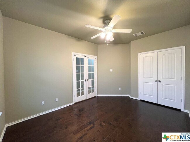 Building Photo - 3903 Ozark Dr