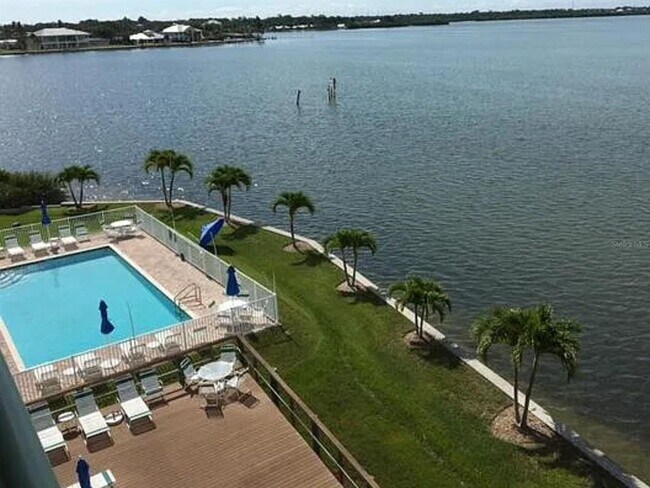 Foto del edificio - 1375 Beach Rd