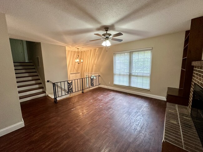 Building Photo - 1812 Sedgewick Dr