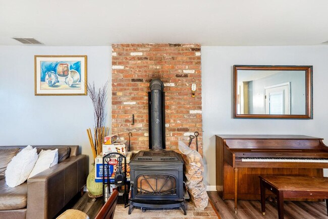 Foto del edificio - 247 Strawridge Rd