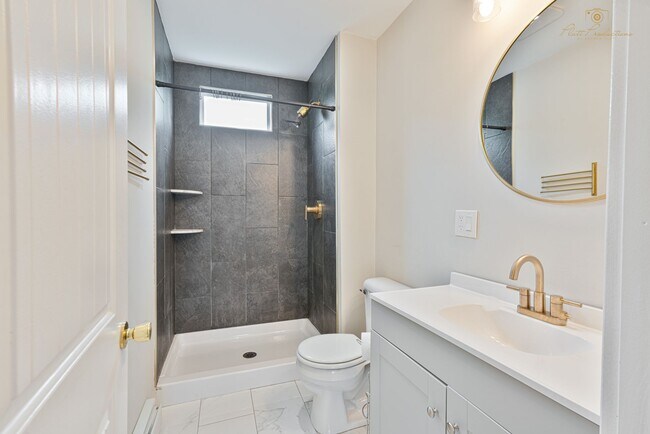 Foto del edificio - Completely renovated studio with all utils included AVAILABLE 6/1/2026