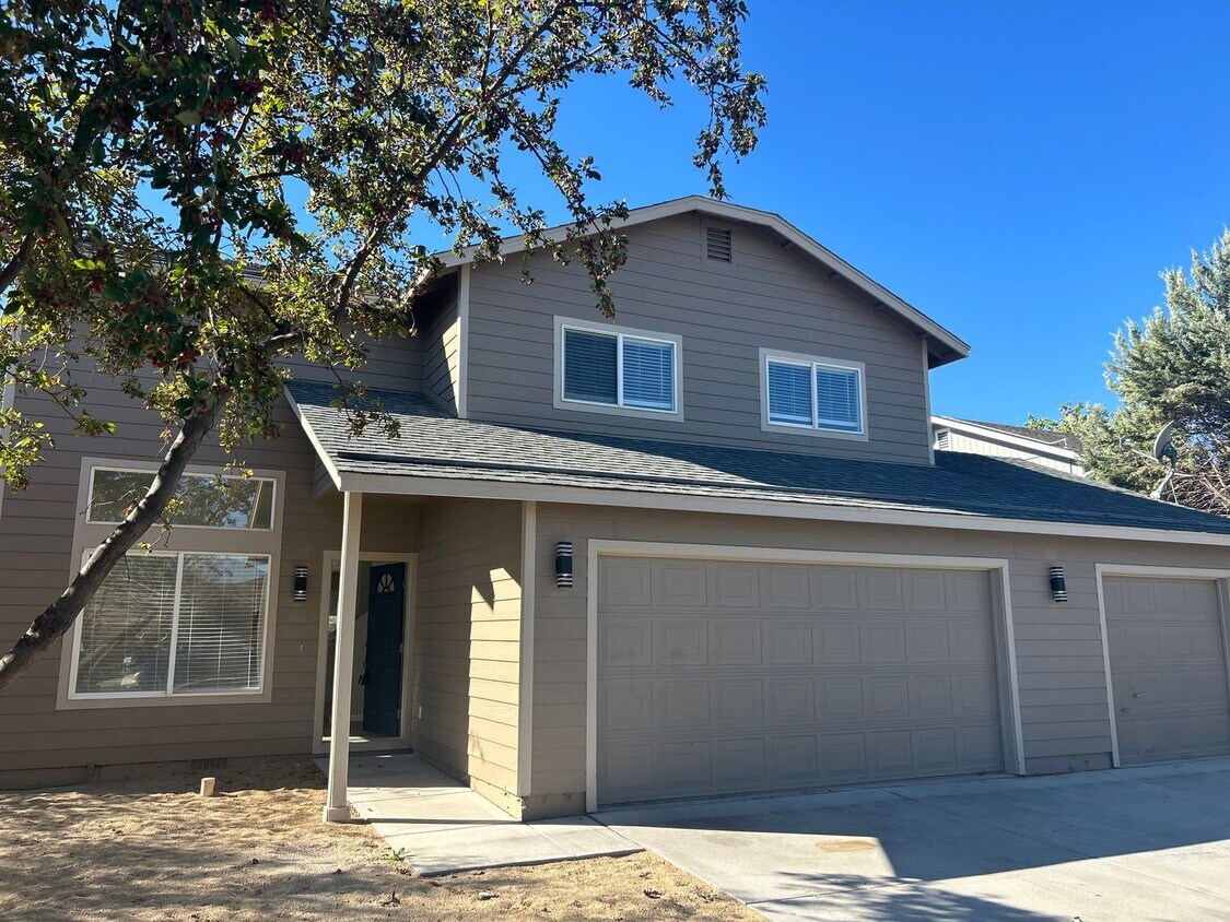Primary Photo - 4 Bed 2.5 Bath Fernley Home