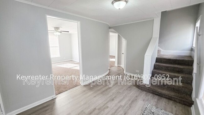 Building Photo - 142 N Bellaire Ave