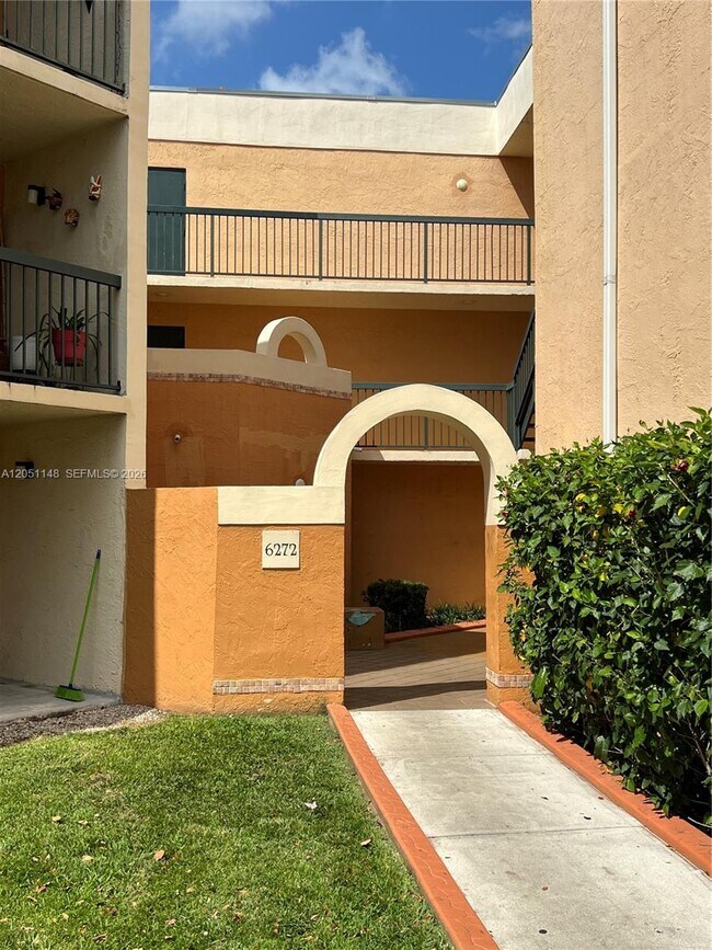 Foto del edificio - 6272 NW 186th St