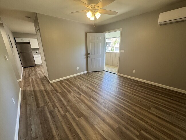 Foto del edificio - “Brand New Feel!” — Freshly Renovated 1 Bed with Modern Finishes