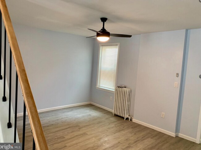 Building Photo - 407 S Van Buren St