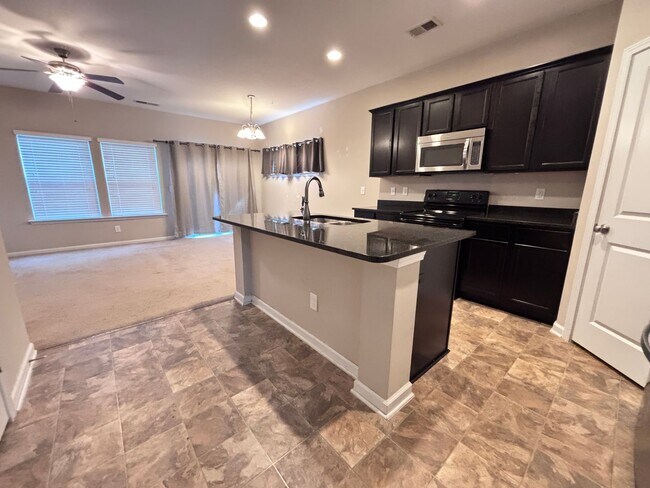 Foto del edificio - Modern 2-Bedroom Suite Home Near Hospitals...