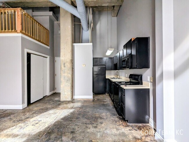 Building Photo - Studio in River Market