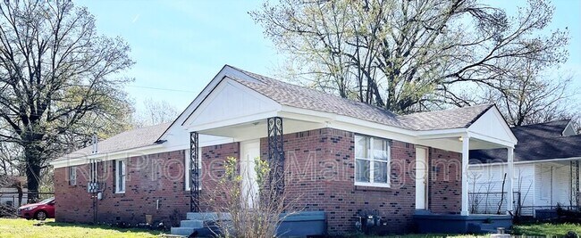 Photo - 802 Cella St House