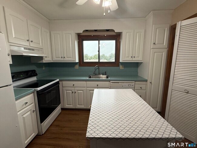 Foto del edificio - 1302 Summer Hill Dr
