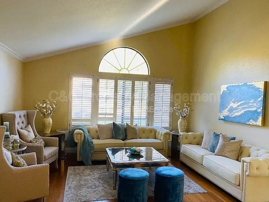 Foto del edificio - 6255 Hidden Meadow Ct