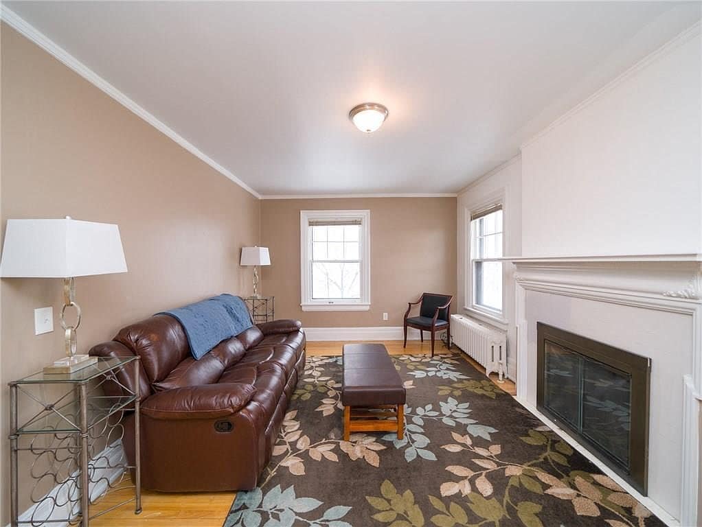 Living room - 240 Culver Rd
