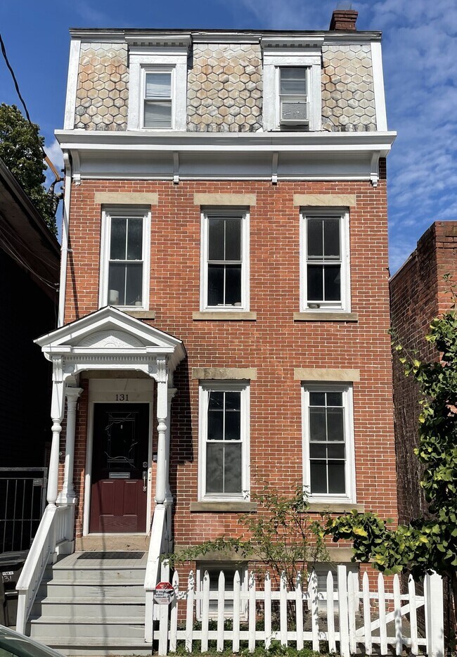 Building Photo - 131 Bradley St