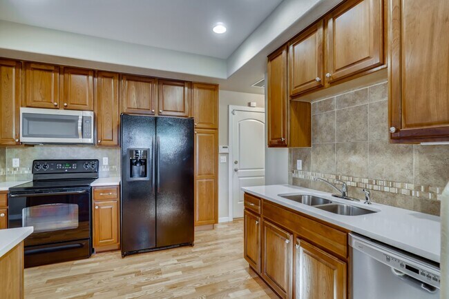 Kitchen - 10148 E 29th Dr