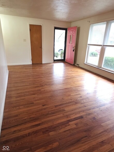 Foto del edificio - 10701 Broadway St