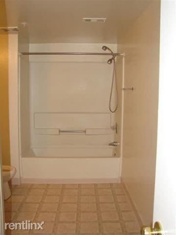 Building Photo - 601 W 40th Pl