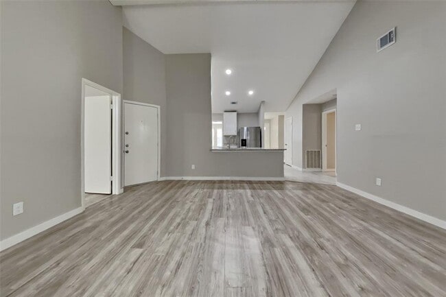 Building Photo - 10207 Horseshoe Bend Dr