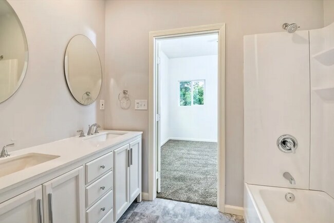 Foto del edificio - Modern 3-Bed, 2-Bath Near Downtown – Priva...