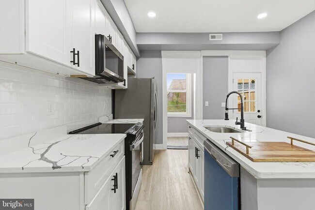 Foto del edificio - 1651 Darley Ave