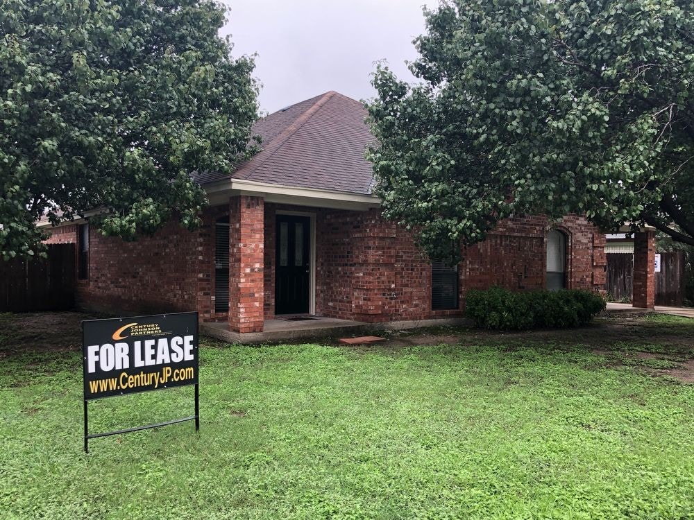 1016 Darnell Ave, Benbrook, TX 76126 Room for Rent in Benbrook, TX