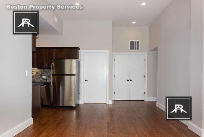 Building Photo - 3 bedroom in Boston MA 02215