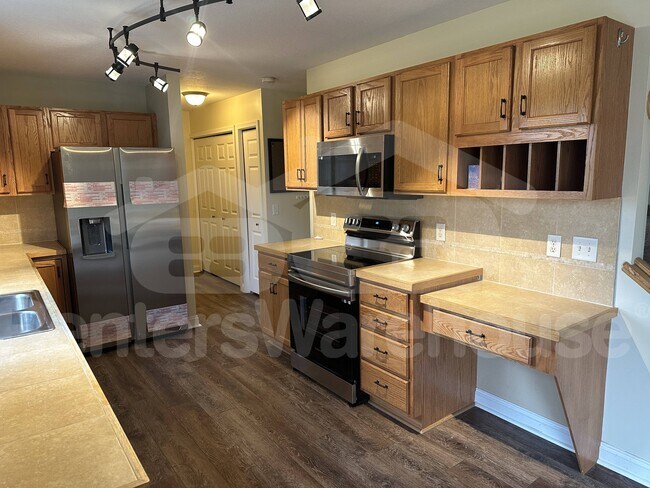 Foto del edificio - 6525 Appaloosa Ave N