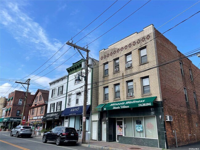 Building Photo - 90 Main St