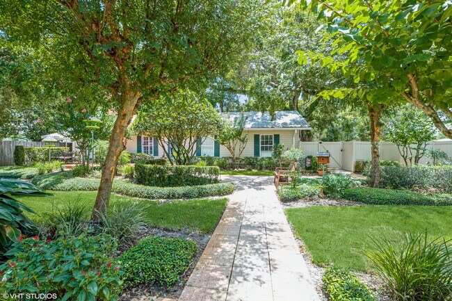 Building Photo - Spacious Cottage in College Park