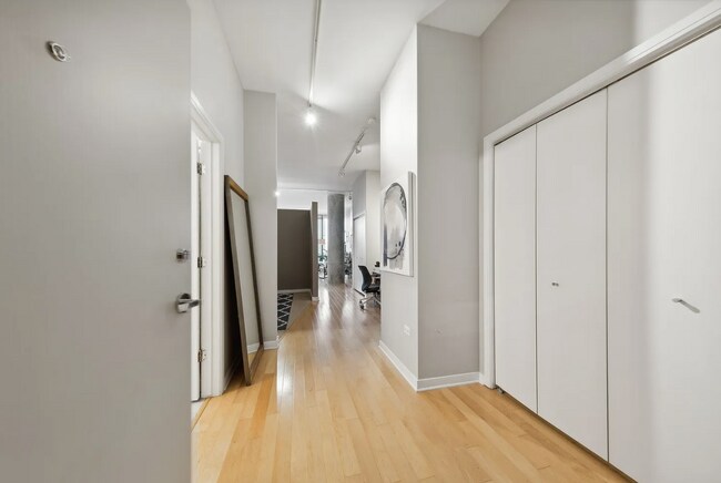 Foto del edificio - 860 W Blackhawk St