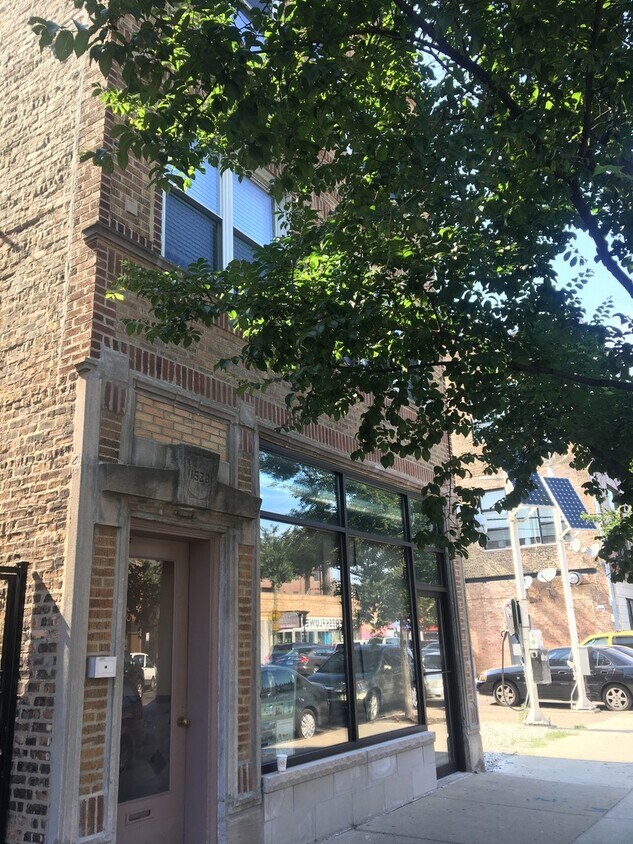 Primary Photo - 1538 N Western Ave