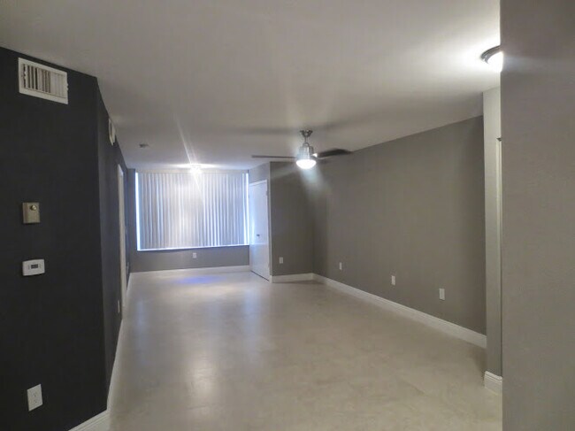 Foto del edificio - 2810 N Oakland Forest Dr