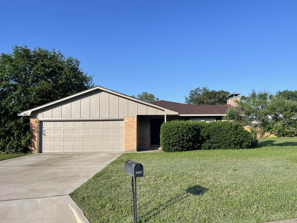 Foto principal - 1814 Medina Dr