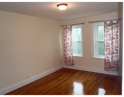 Foto del edificio - 249 Chestnut Hill Ave
