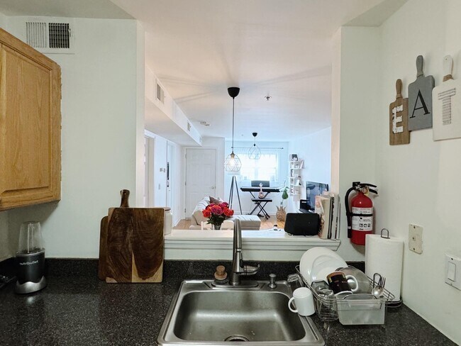 Building Photo - 318 54th St