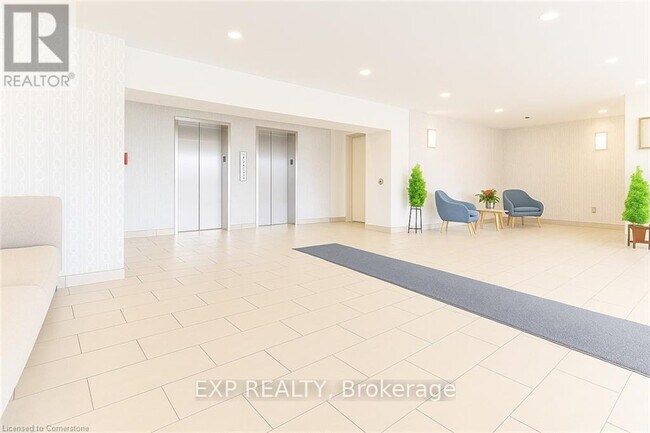 Photo du bâtiment - 1100-1100 Courtland Ave E