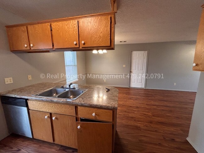 Building Photo - RENT READY - Greenwood Home - 3 Bed 1 Bath