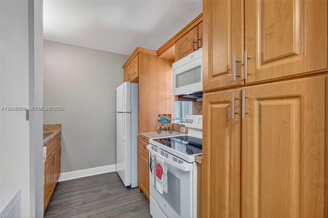 Building Photo - 908 Twin Lakes Dr