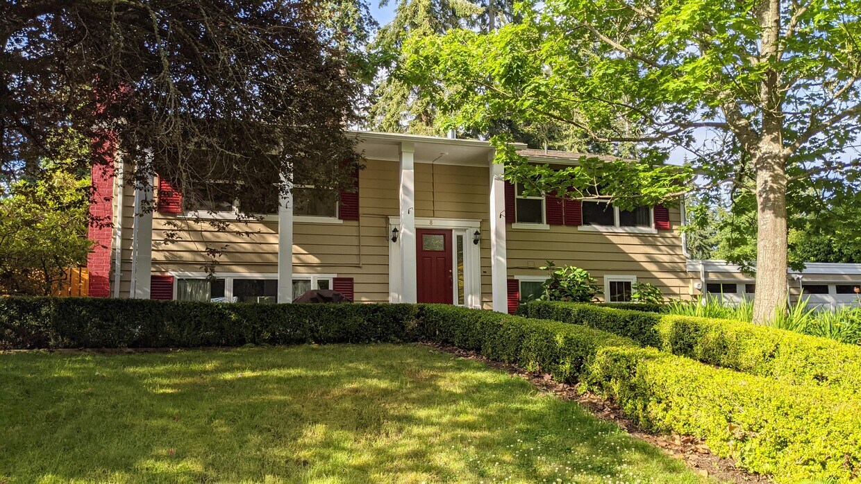 Primary Photo - 801 Deercliff Rd NE