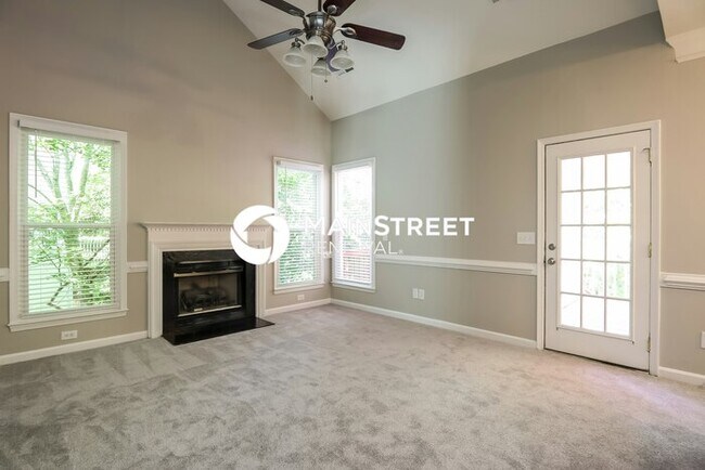 Foto del edificio - 3 Bedroom Pet-Friendly Home in Greensboro, NC with Main Street Renewal