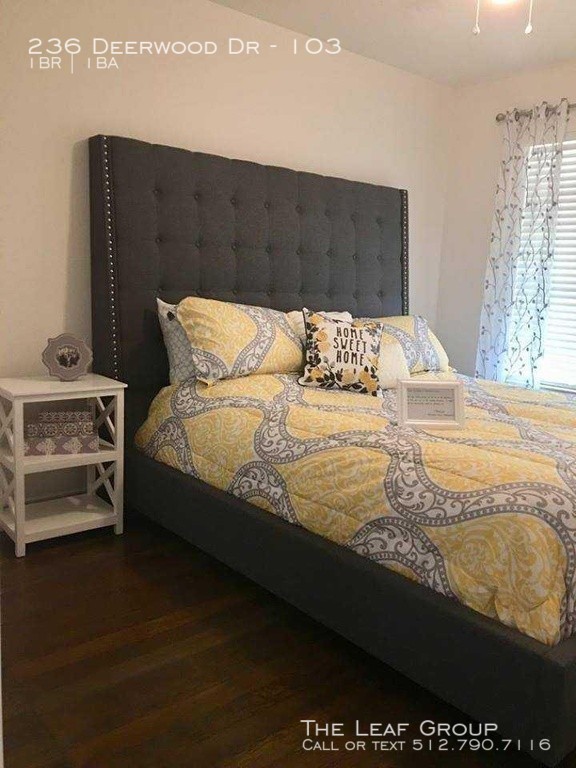 Foto principal - 236 Deerwood Dr