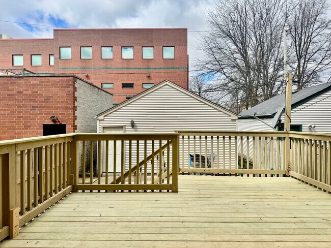 Foto del edificio - 1654 N Fairfield Ave