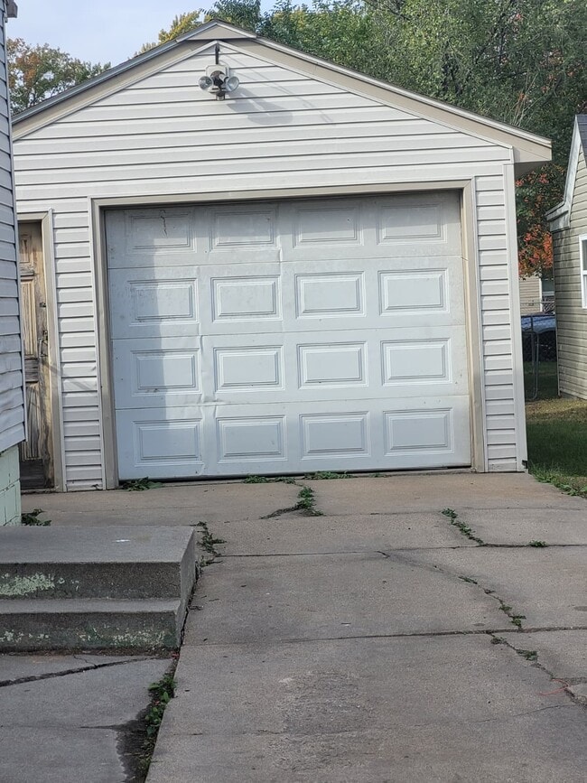 Foto del edificio - 1320 N Broadwell Ave