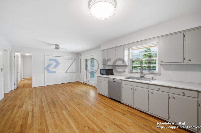 Building Photo - 1894 Hebron Hills Dr